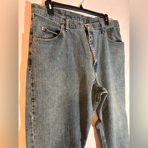 Men’s Wrangler Relaxed Fit 40x32 Jeans - Picture 3 of 8